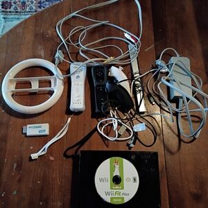 Wii Tested, bundle, Ready to be bugged in and play. Plus free game! console